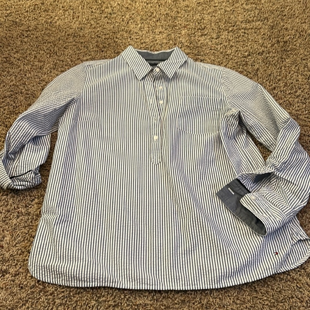 Women’s Tommy Hilfiger quarter button down dress shirt medium